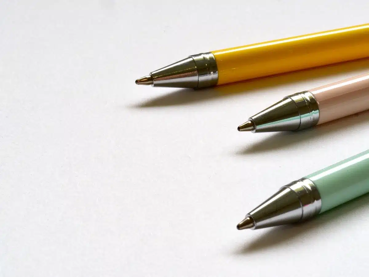 Les critères essentiels pour sélectionner un stylo bille de qualité