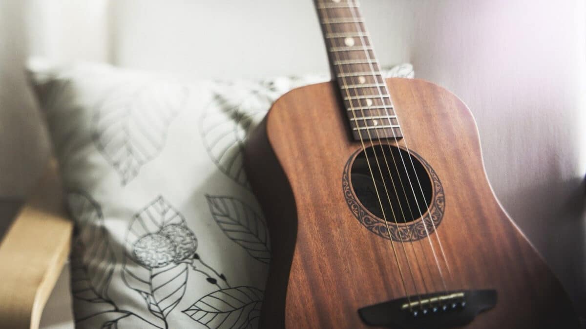 Comment bien choisir une guitare acoustique ?