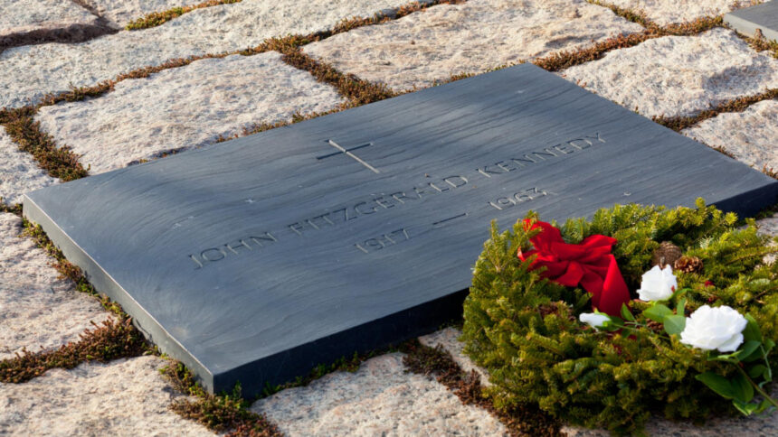 Comment choisir une plaque funéraire originale ?