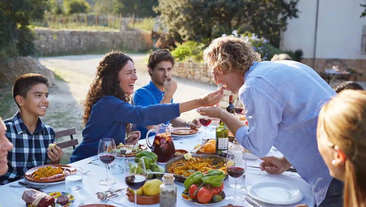 Prendre un dîner ensemble en famille