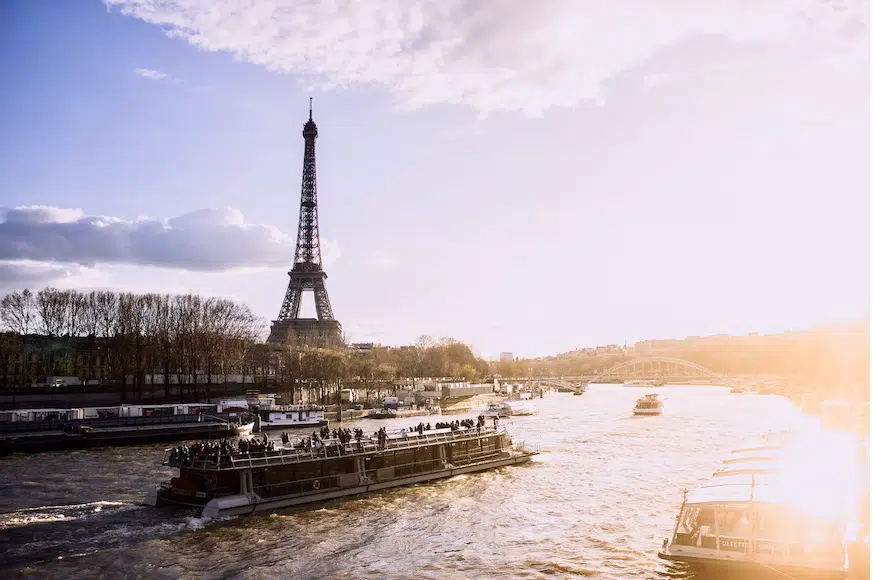 Naviguer au-delà des conventions : La privatisation d’un bateau sur la Seine pour des événements inoubliables