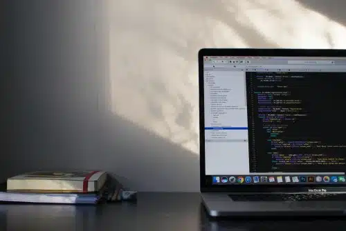 Comment se reconvertir dans le développement web en 2023